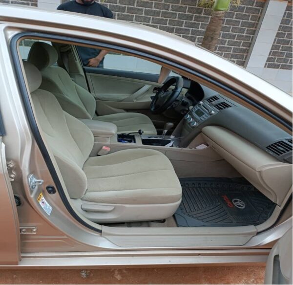 2009 Toyota Camry - Image 2