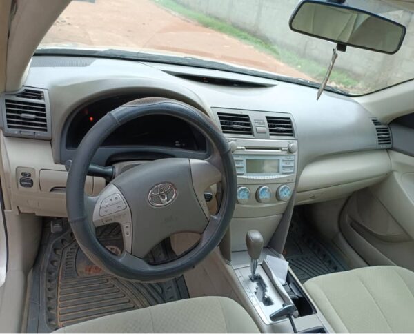 2009 Toyota Camry - Image 4