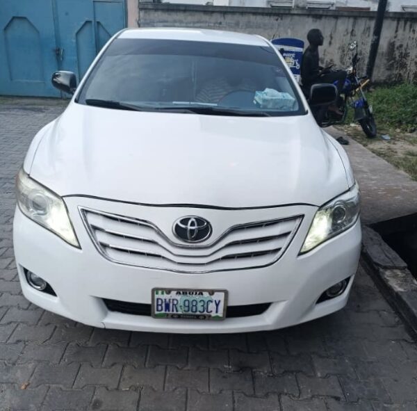 Toyota Camry 2011 - Image 2