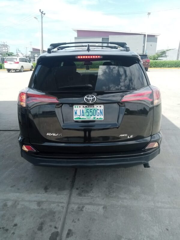 2019 Toyota RAV4 - Image 5