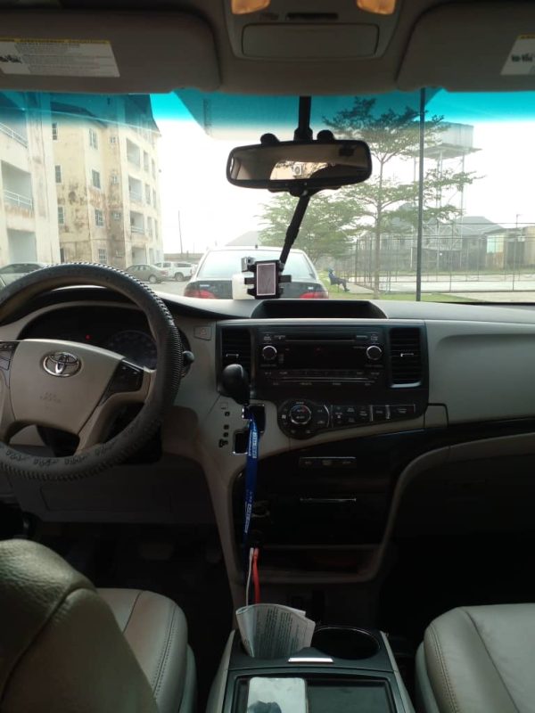 2014 Toyota Sienna - Image 2