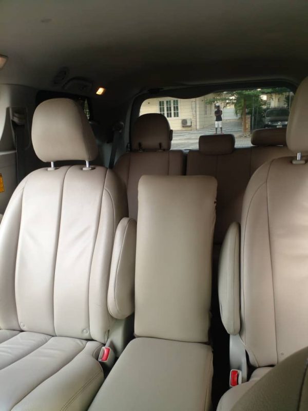 2014 Toyota Sienna - Image 5