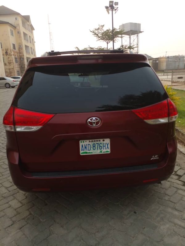 2014 Toyota Sienna - Image 6