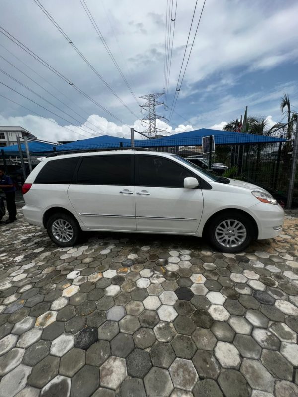 2006 Toyota Sienna - Image 4
