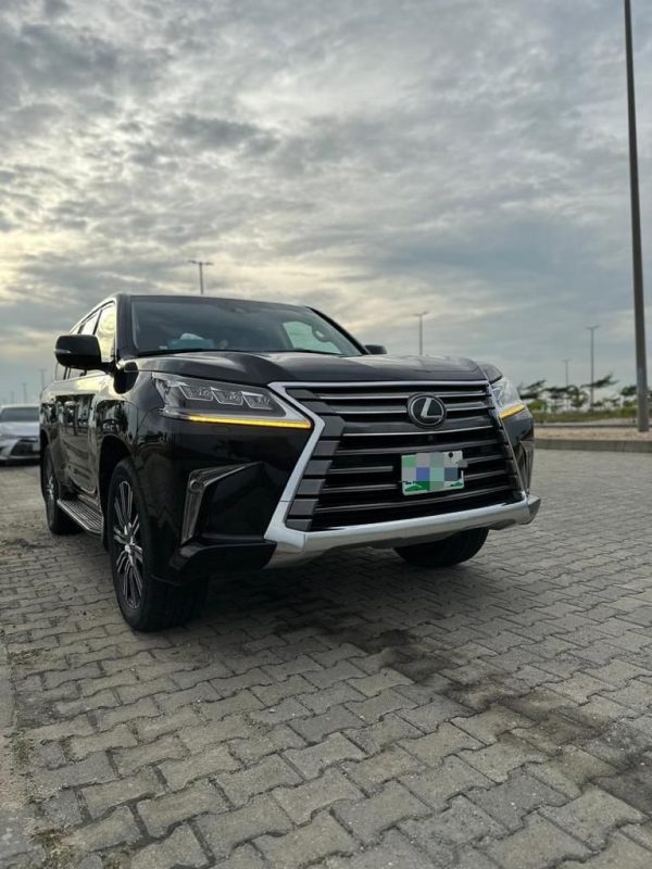 2018 Lexus LX570 - Image 3