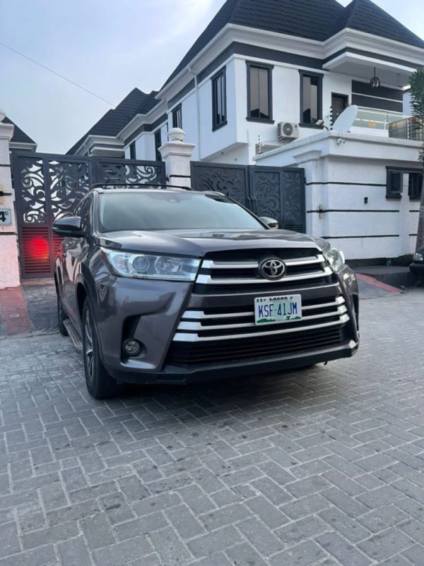 2018 Toyota Highlander(Monthly Booking) - Image 5