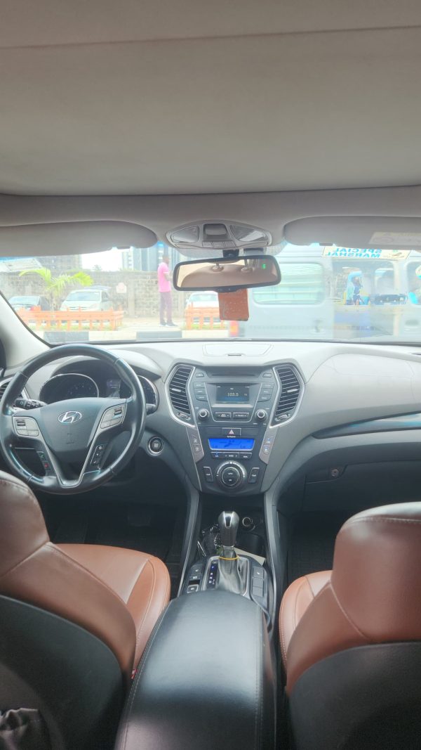 2016 Hyundai Santafe (Monthly Booking) - Image 8