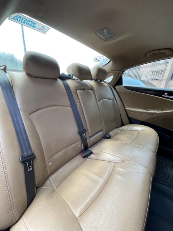 2012 Hyundai Sonata - Image 6