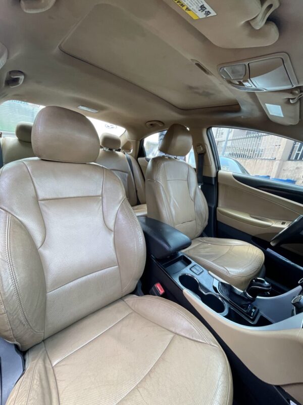 2012 Hyundai Sonata - Image 4