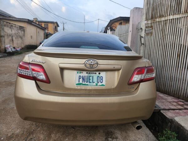 2011 Toyota Camry - Image 2