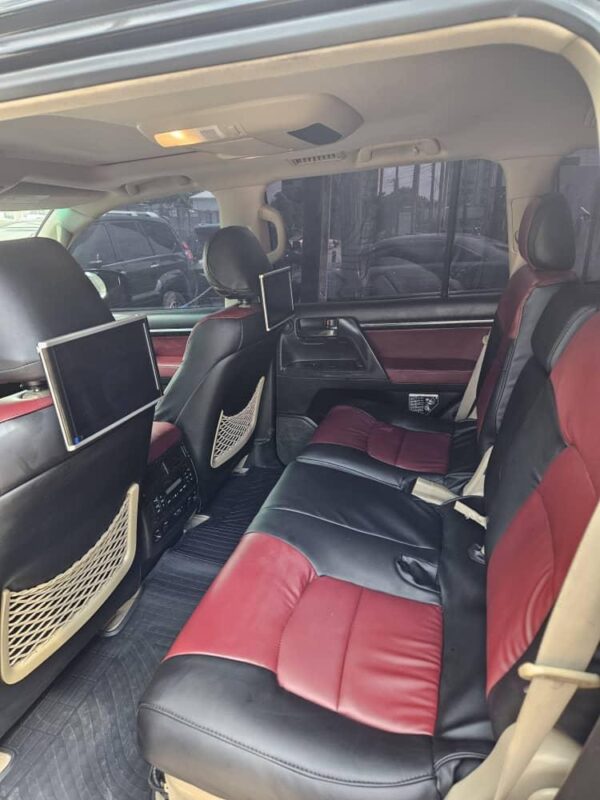 2018 Toyota Landcruiser - Image 2