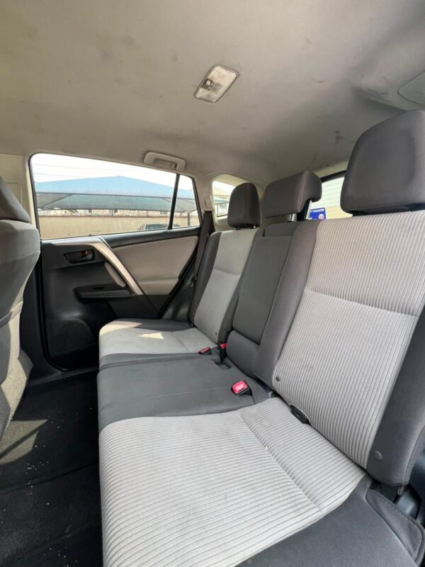 2015 Toyota RAV4 - Image 4